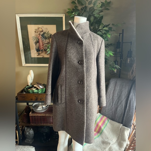 %100 Virgin Wool Coat - Picture 5 of 14